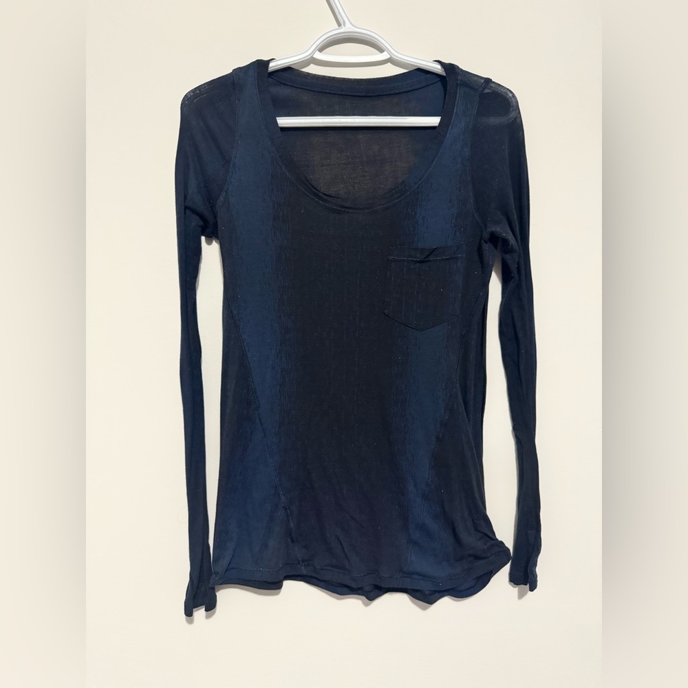 Lululemon Elegant Blue/Black Long Sleeve Top